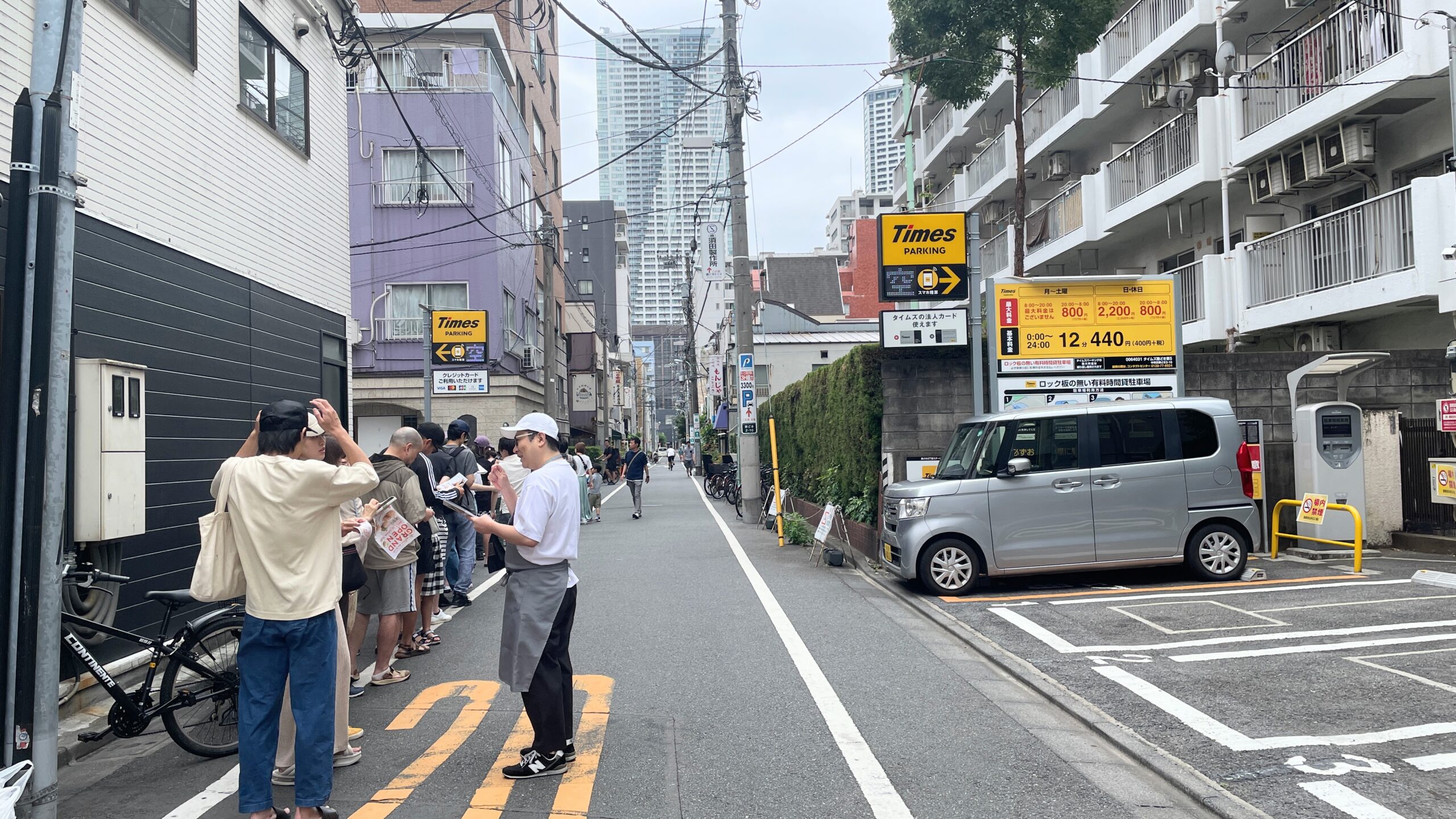 オープン初日開店前の行列の様子